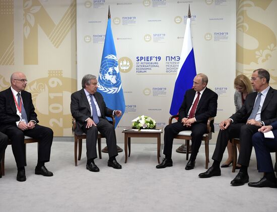 Президент РФ В. Путин на Петербургском международном экономическом форуме. День второй