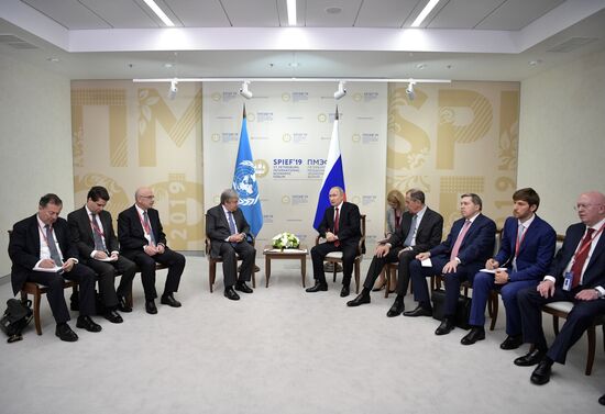 Президент РФ В. Путин на Петербургском международном экономическом форуме. День второй