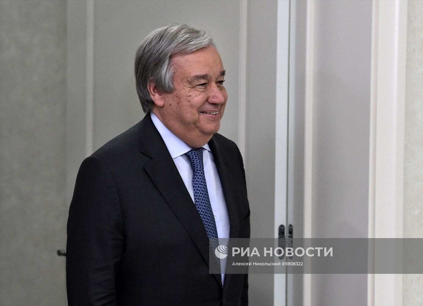 Президент РФ В. Путин на Петербургском международном экономическом форуме. День второй