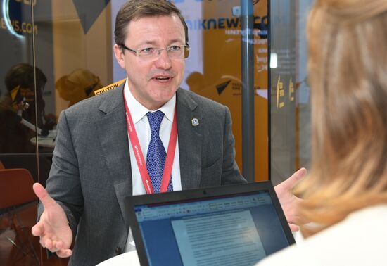 Работа стенда МИА "Россия сегодня" во второй день ПМЭФ