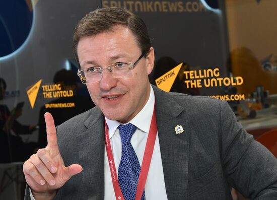 Работа стенда МИА "Россия сегодня" во второй день ПМЭФ