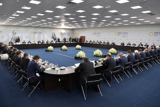 Президент РФ В. Путин на Петербургском международном экономическом форуме. День второй