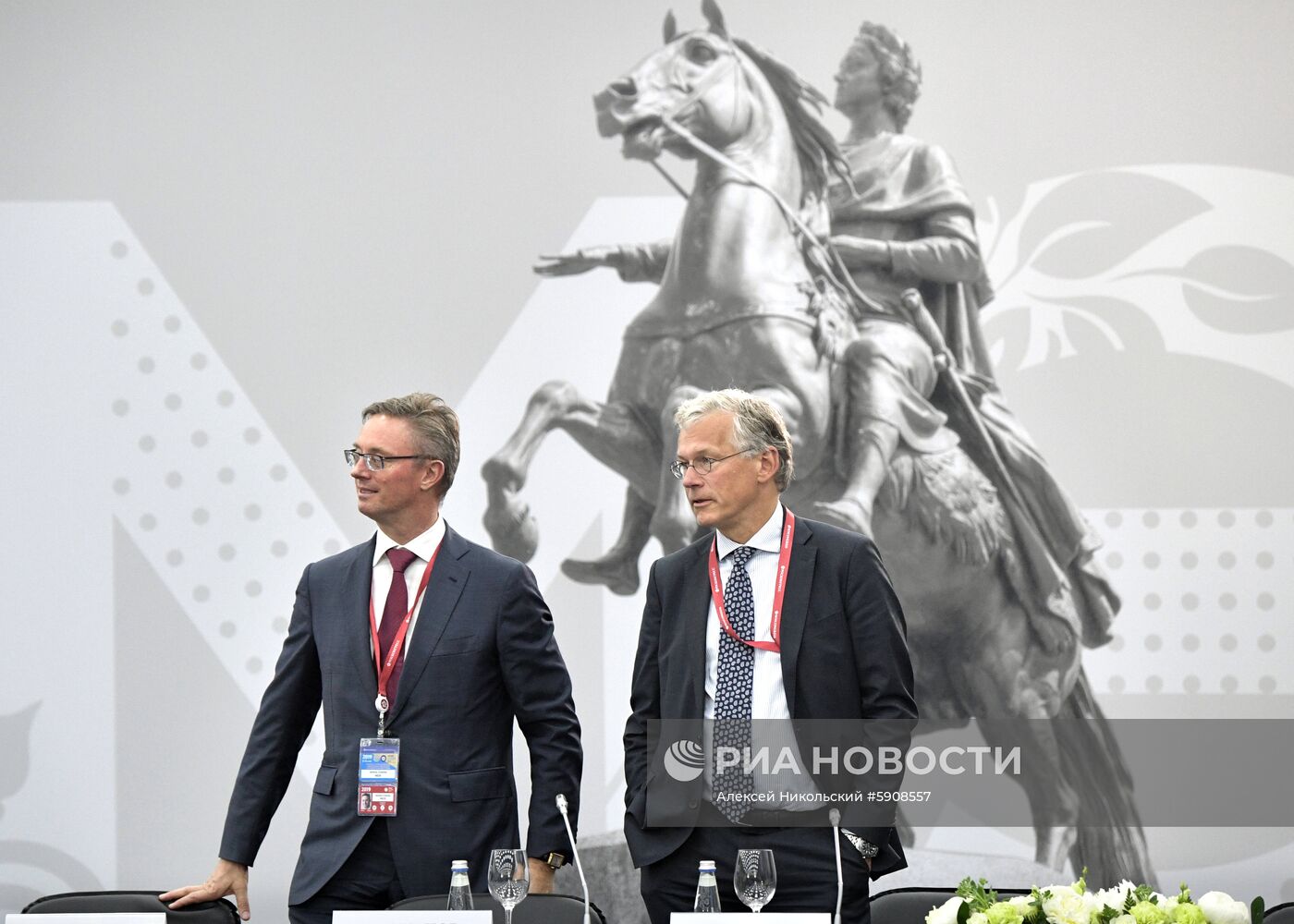 Президент РФ В. Путин на Петербургском международном экономическом форуме. День второй