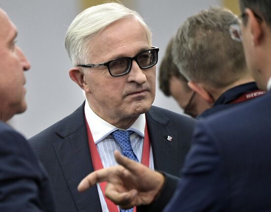 Президент РФ В. Путин на Петербургском международном экономическом форуме. День второй