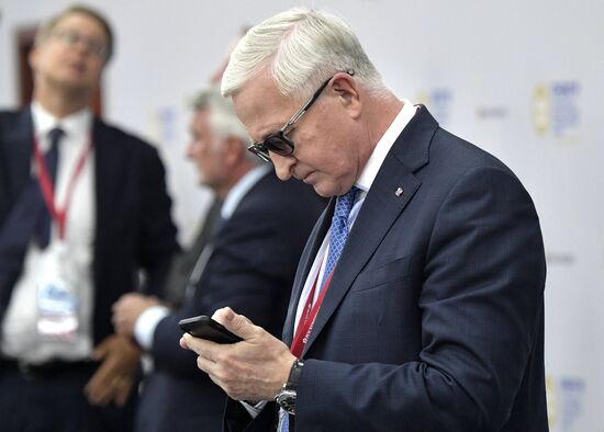 Президент РФ В. Путин на Петербургском международном экономическом форуме. День второй