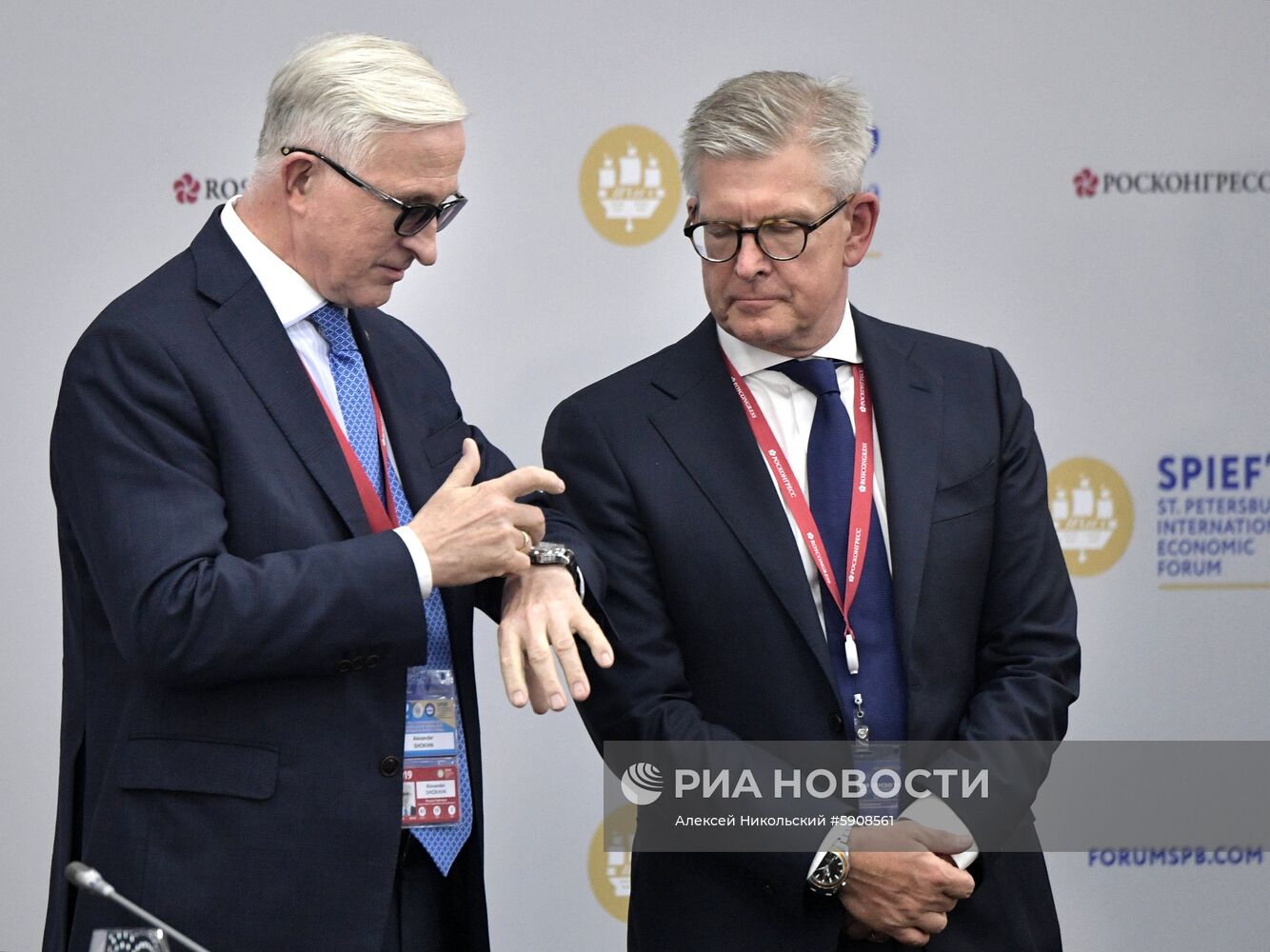 Президент РФ В. Путин на Петербургском международном экономическом форуме. День второй