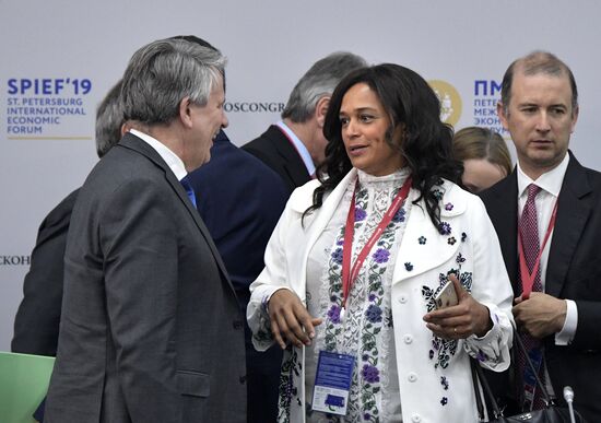 Президент РФ В. Путин на Петербургском международном экономическом форуме. День второй