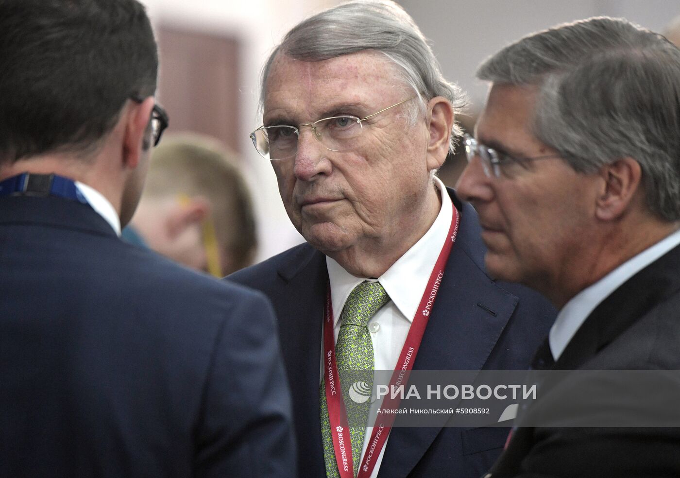 Президент РФ В. Путин на Петербургском международном экономическом форуме. День второй