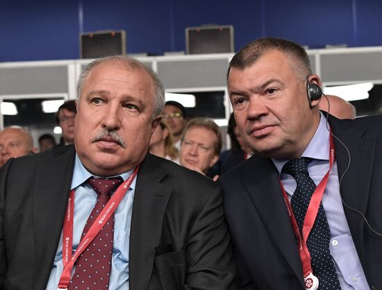 Президент РФ В. Путин на Петербургском международном экономическом форуме. День второй