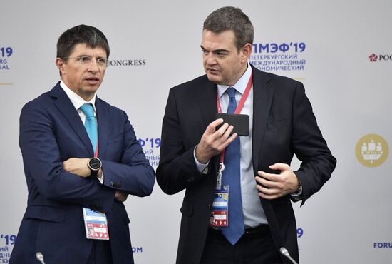 Президент РФ В. Путин на Петербургском международном экономическом форуме. День второй