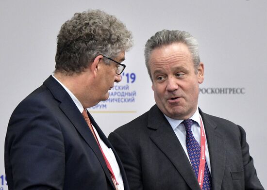 Президент РФ В. Путин на Петербургском международном экономическом форуме. День второй