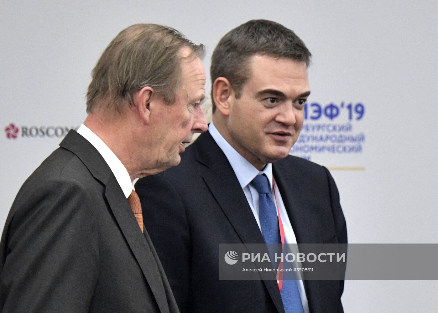 Президент РФ В. Путин на Петербургском международном экономическом форуме. День второй