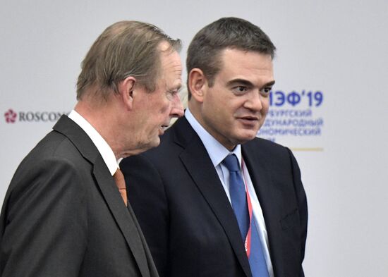 Президент РФ В. Путин на Петербургском международном экономическом форуме. День второй