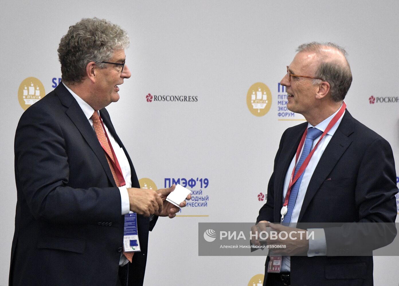 Президент РФ В. Путин на Петербургском международном экономическом форуме. День второй