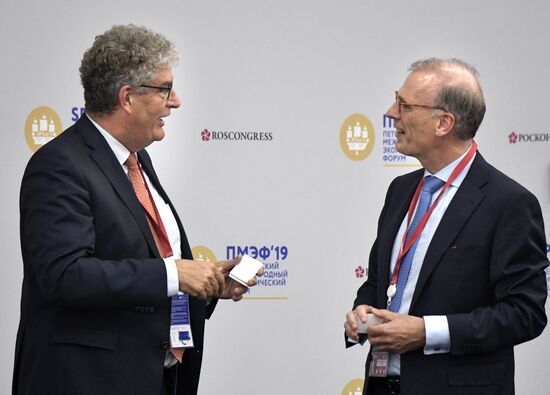 Президент РФ В. Путин на Петербургском международном экономическом форуме. День второй