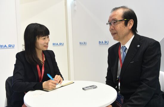 Работа стенда МИА "Россия сегодня" во второй день ПМЭФ