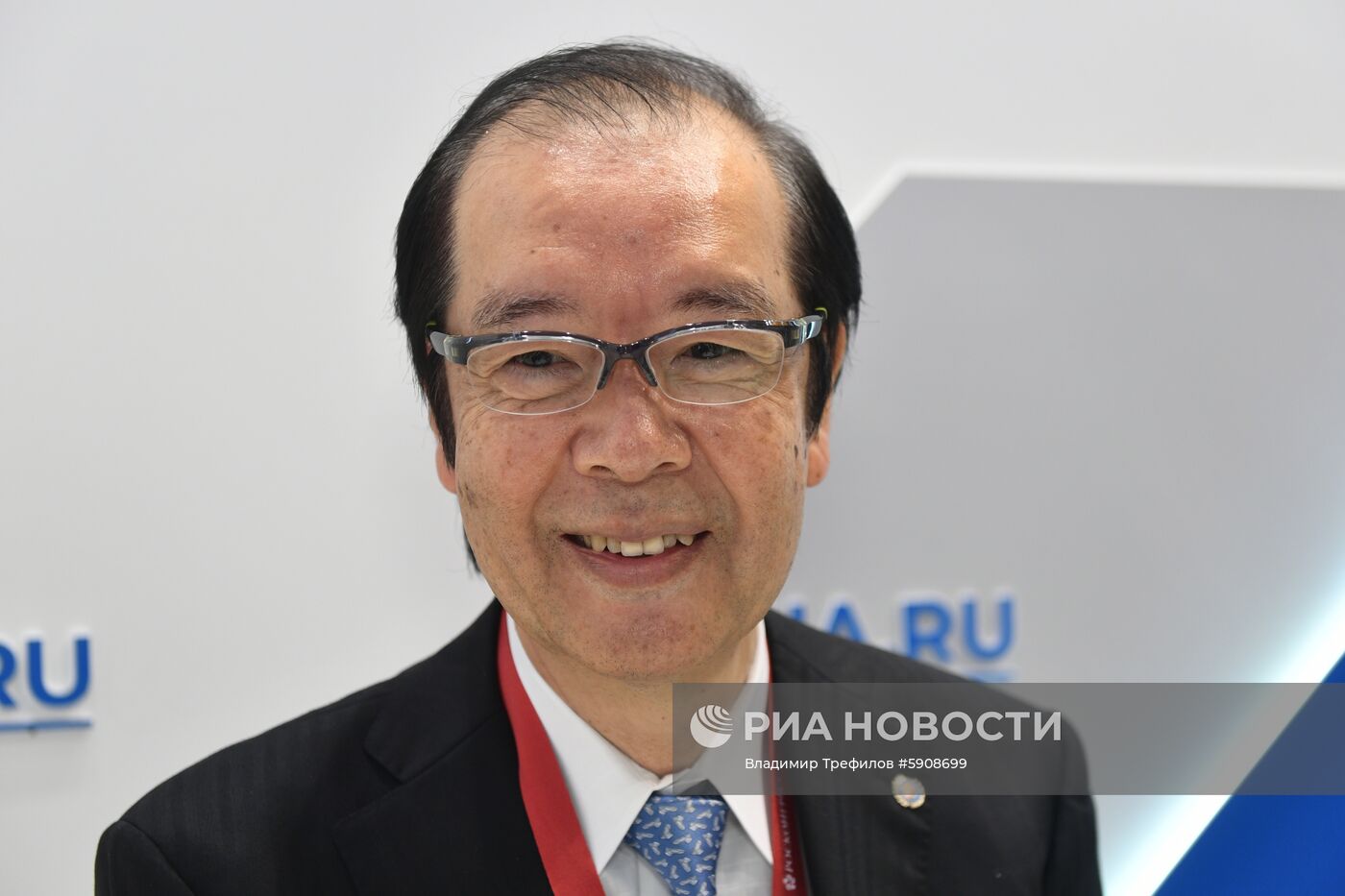 Работа стенда МИА "Россия сегодня" во второй день ПМЭФ