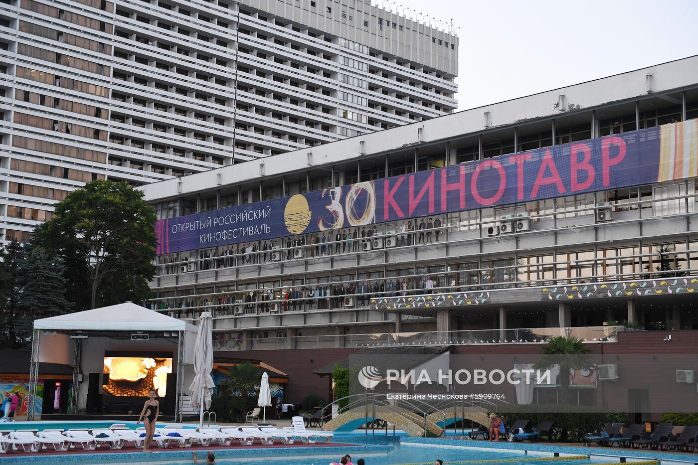 Подготовка к открытию фестиваля "Кинотавр" в Сочи