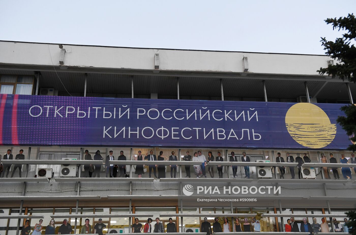 Подготовка к открытию фестиваля "Кинотавр" в Сочи