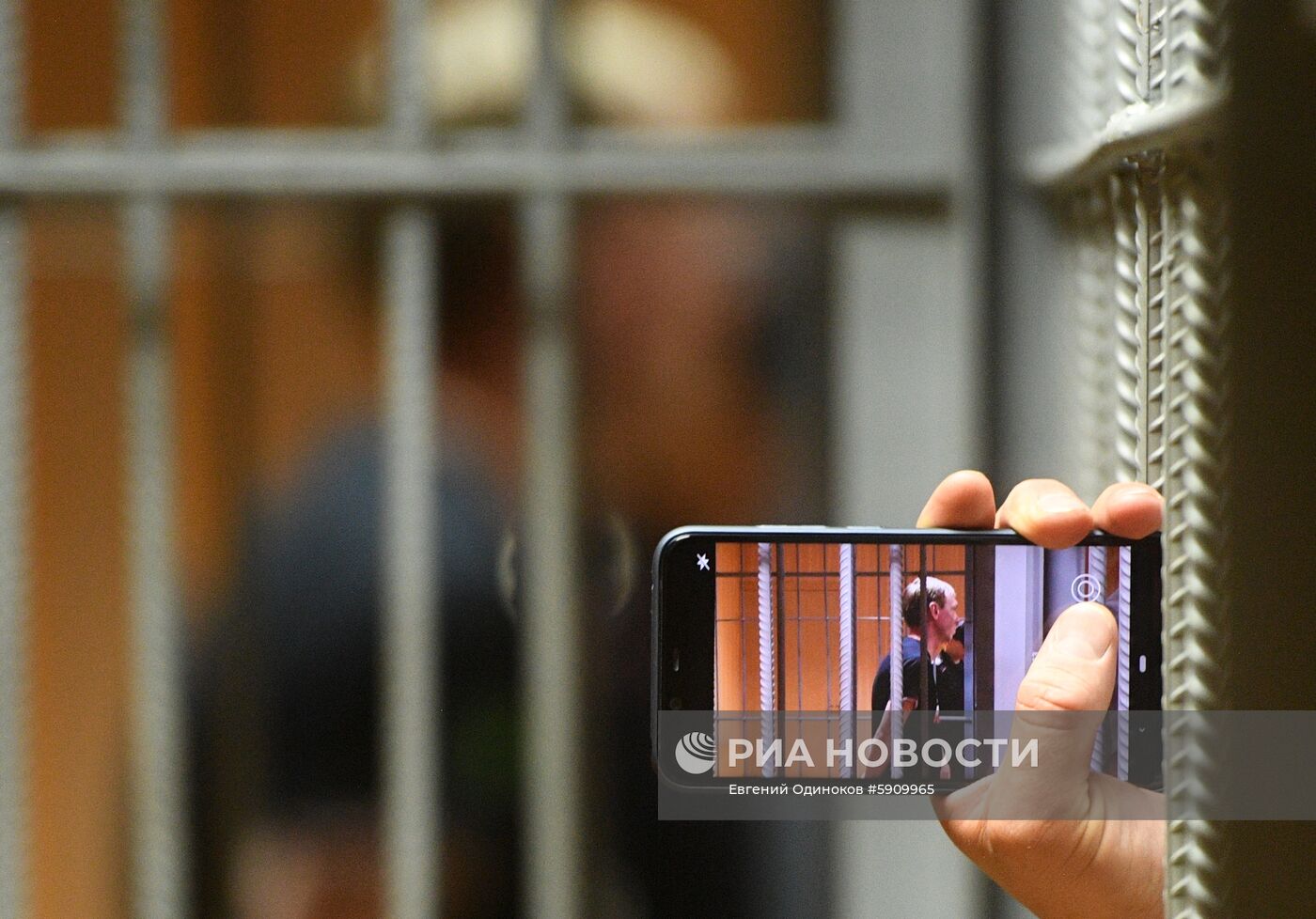 Избрание меры пресечения журналисту И. Голунову