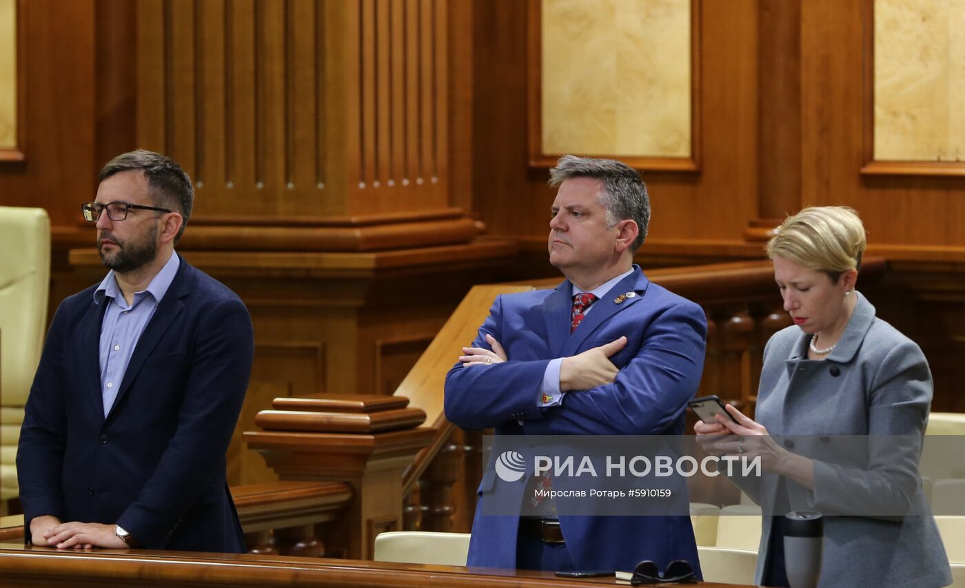 Заседание парламента Молдавии 