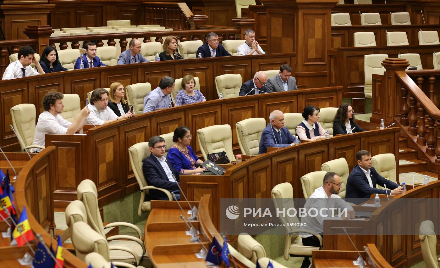 Заседание парламента Молдавии 