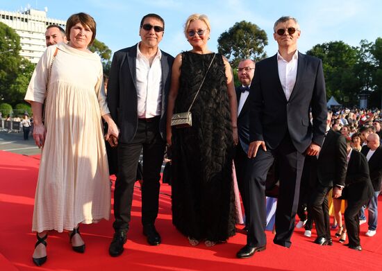 Открытый российский кинофестиваль "Кинотавр". День первый