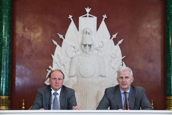 Брифинг  В. Толстого и А. Фурсенко по Госпремиям 