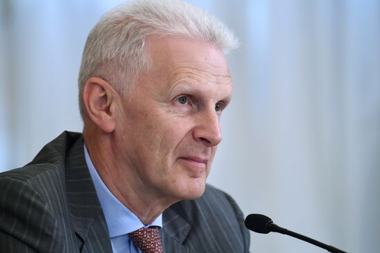 Брифинг  В. Толстого и А. Фурсенко по Госпремиям 