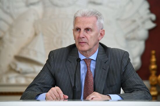 Брифинг  В. Толстого и А. Фурсенко по Госпремиям 