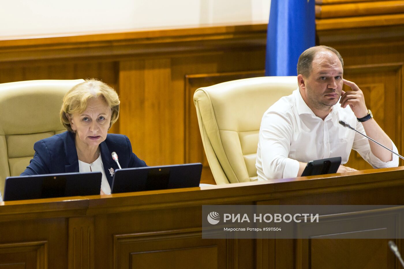 Заседание кабинета министров и парламента в Молдавии