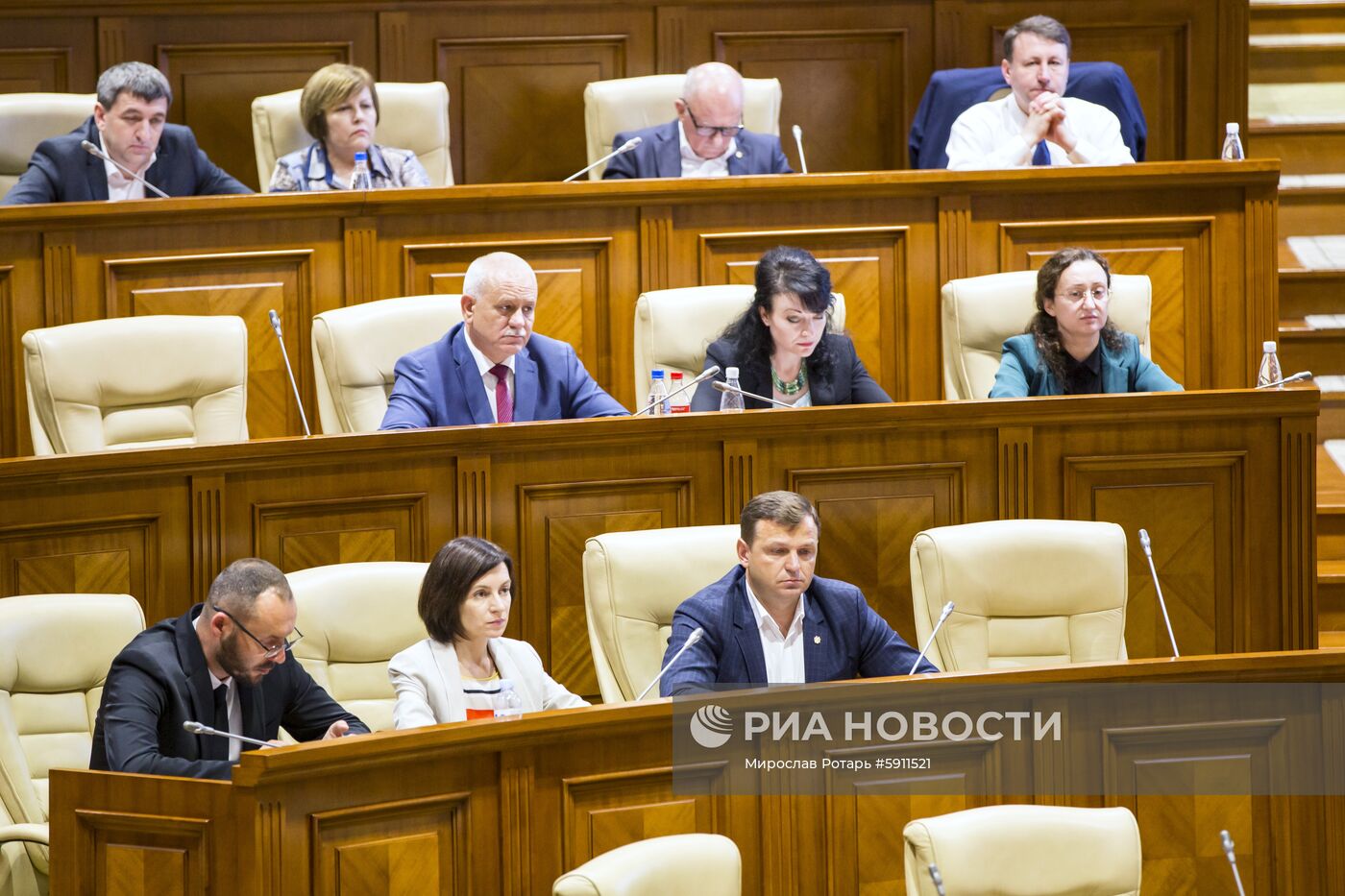 Заседание кабинета министров и парламента в Молдавии