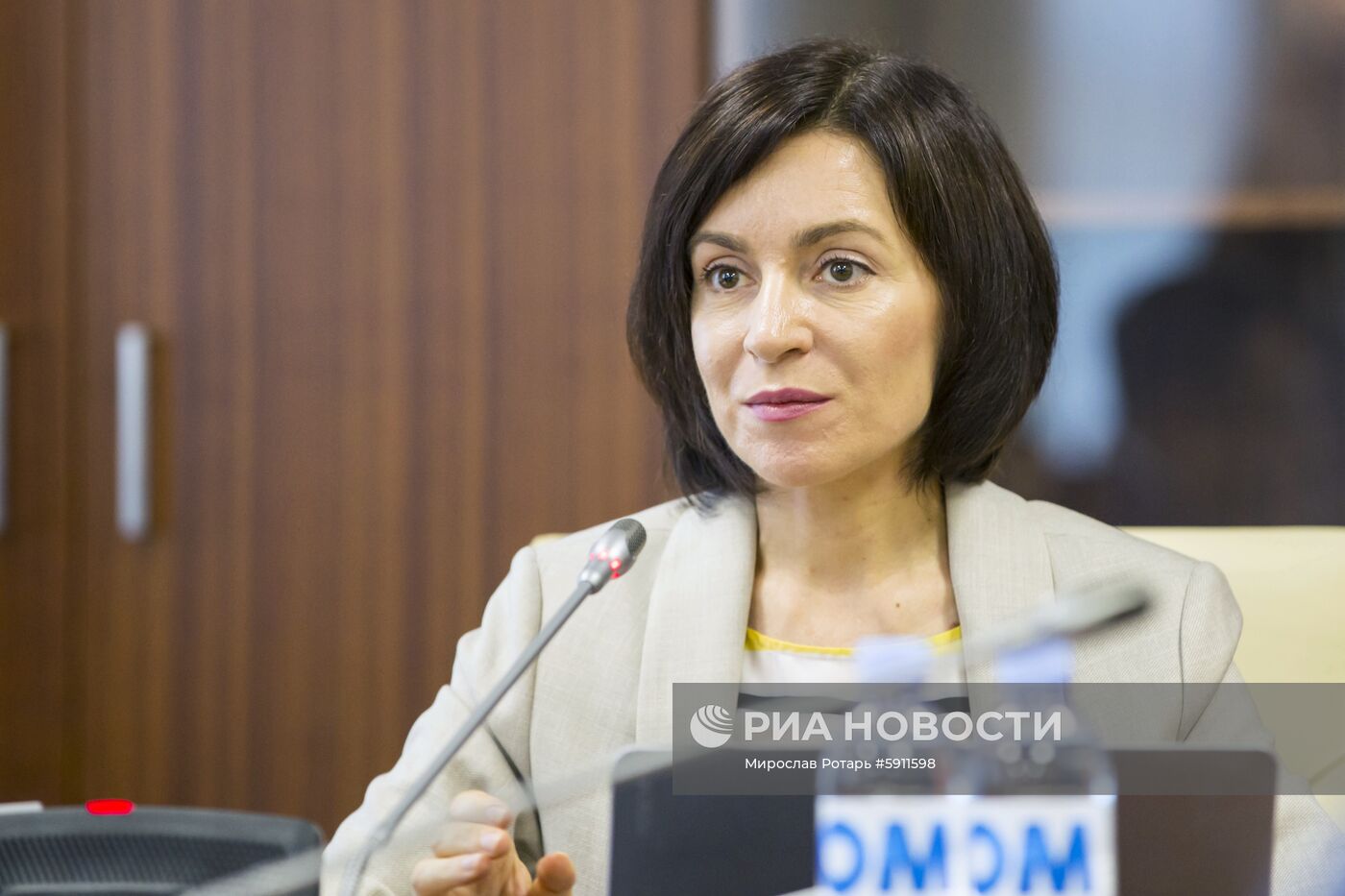 Заседание кабинета министров и парламента в Молдавии