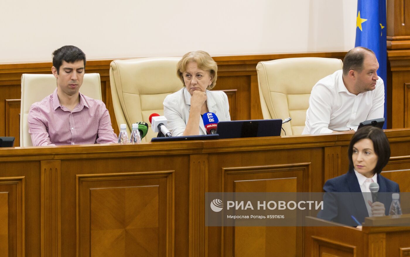 Заседание парламента Молдавии