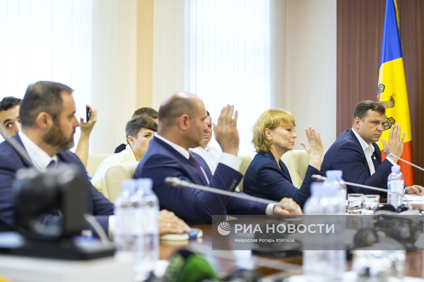 Заседание кабинета министров и парламента в Молдавии