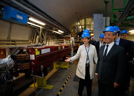 Премьер-министр РФ Д. Медведев посетил Европейский центр ядерных исследований (ЦЕРН) в Женеве