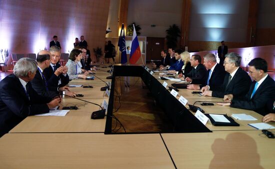 Премьер-министр РФ Д. Медведев посетил Европейский центр ядерных исследований (ЦЕРН) в Женеве