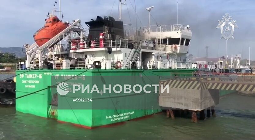 Взрыв на танкере в порту Махачкалы 