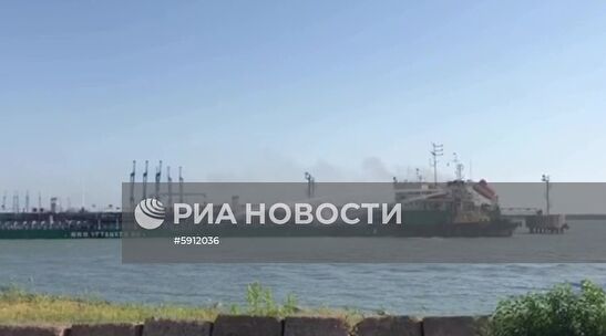 Взрыв на танкере в порту Махачкалы