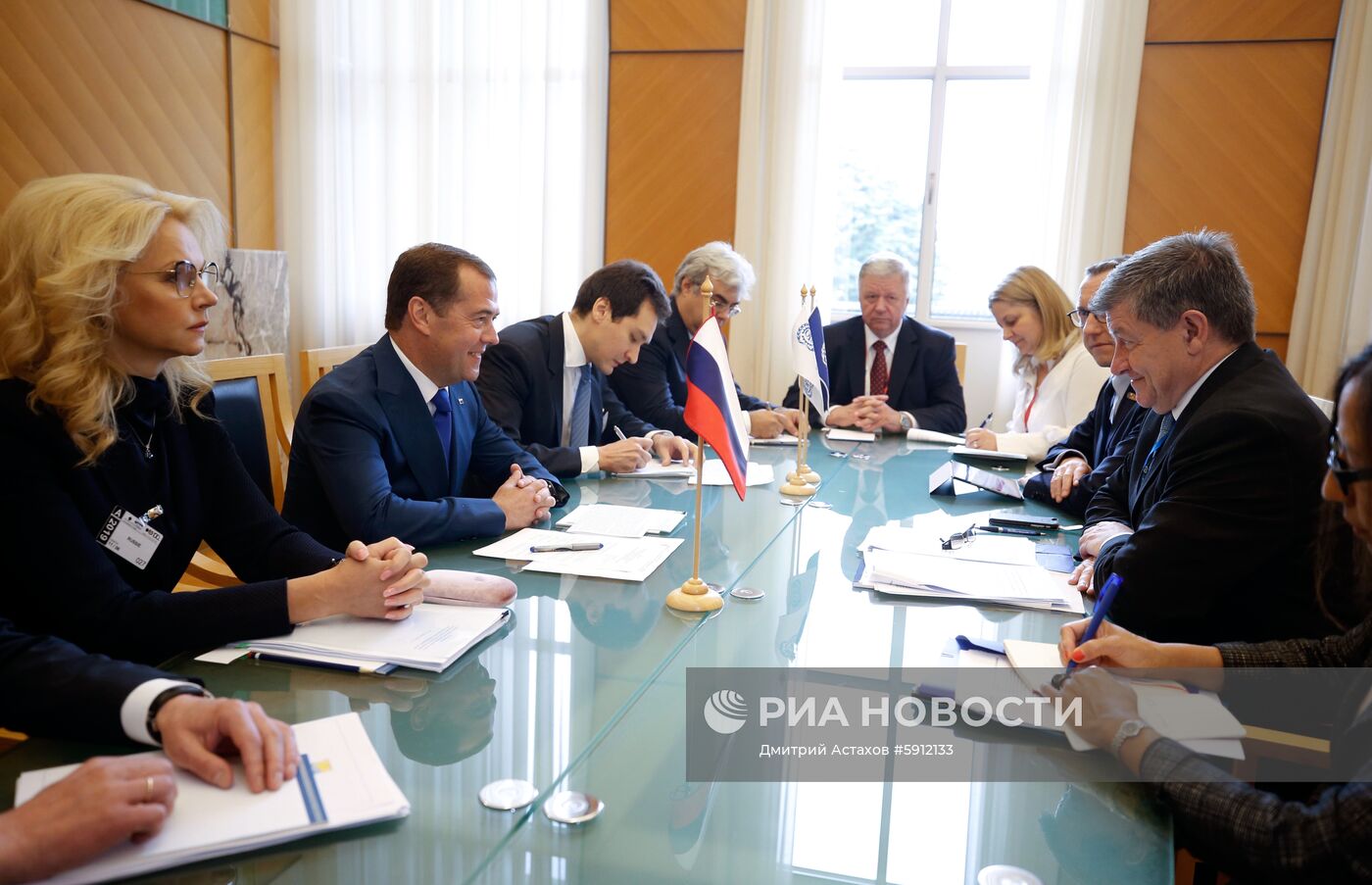 Рабочий визит премьер-министра РФ Д. Медведева в Женеву. День второй