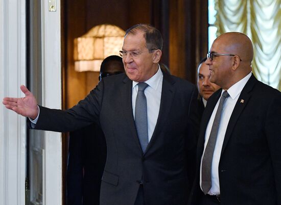 Встреча глав МИД РФ и Гренады С. Лаврова и П. Дэвида