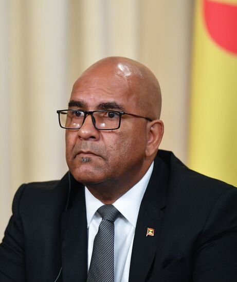 Встреча глав МИД РФ и Гренады С. Лаврова и П. Дэвида