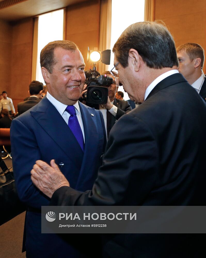 Рабочий визит премьер-министра РФ Д. Медведева в Женеву. День второй