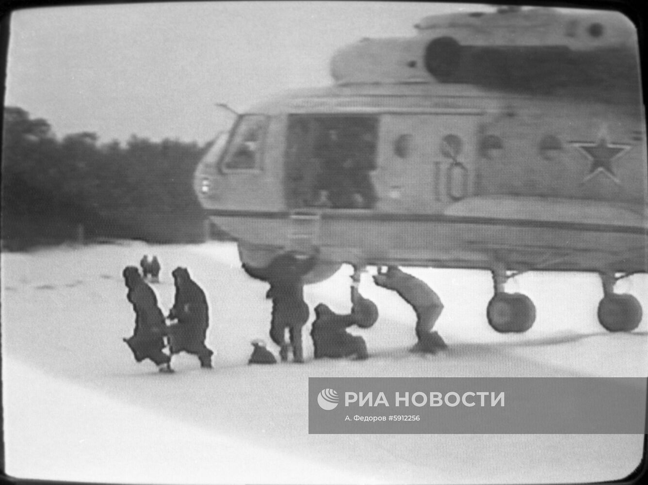 Спасательная операция по эвакуации рыбаков в Рижском заливе