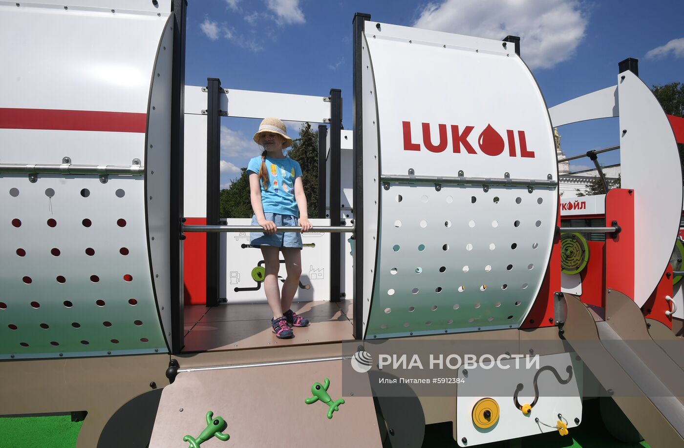Детская интерактивная площадка "Нефтеград" на ВДНХ