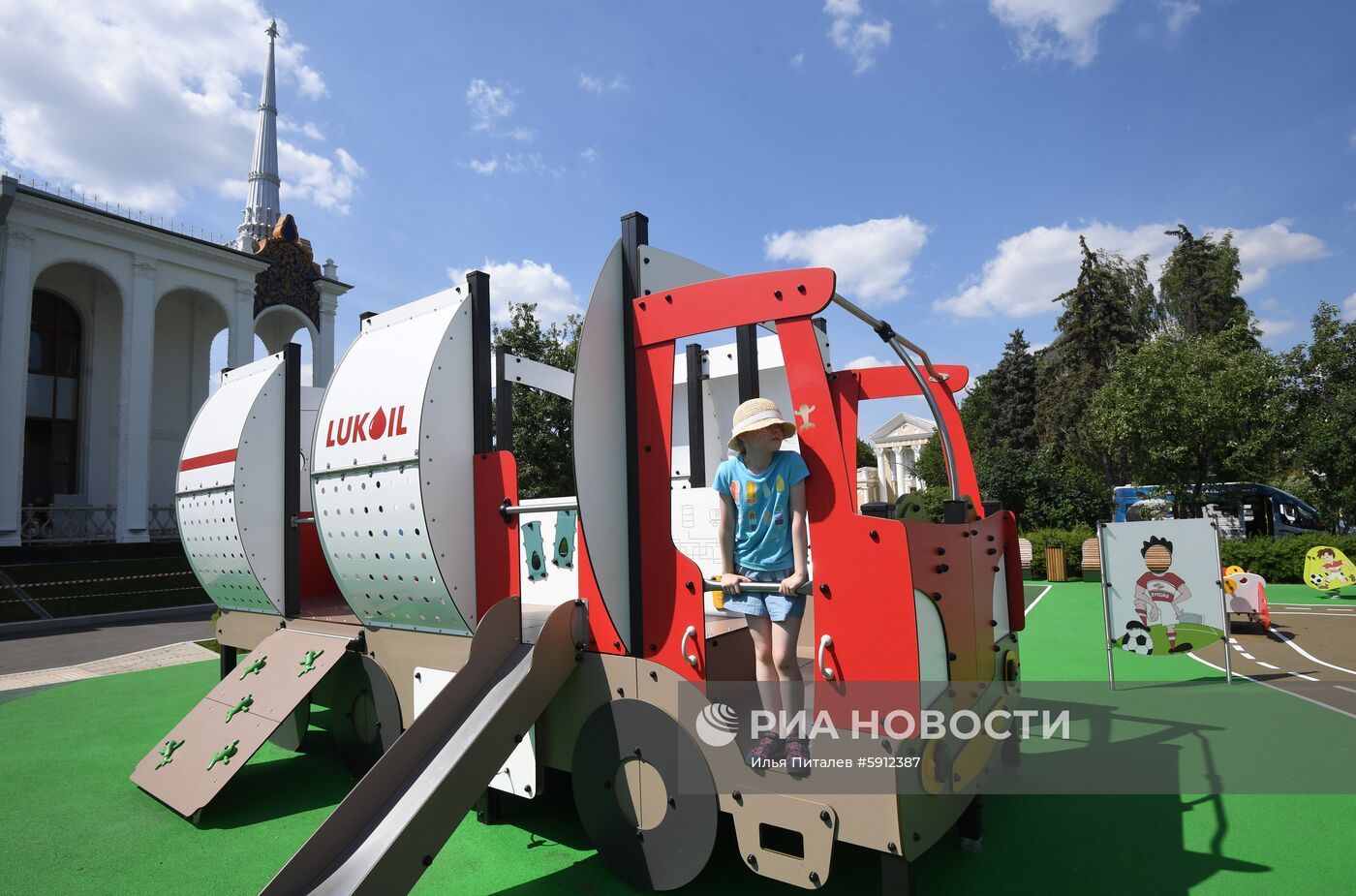 Детская интерактивная площадка "Нефтеград" на ВДНХ