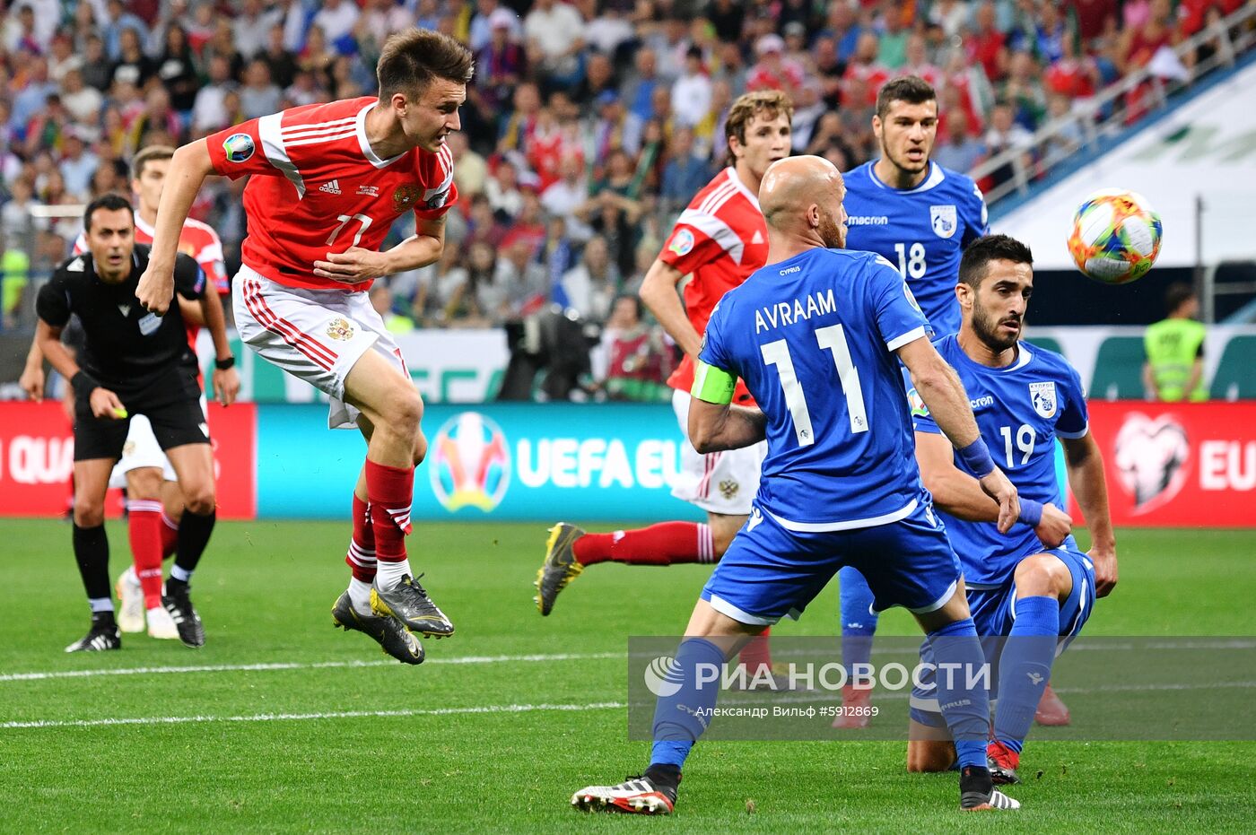 Футбол. Отборочный ЧЕ-2020. Матч Россия - Кипр