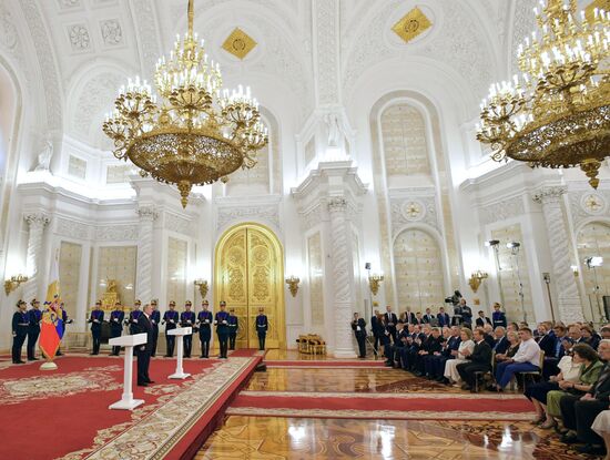 Президент РФ В. Путин вручил Государственные премии в Кремле