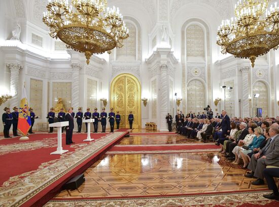 Президент РФ В. Путин вручил Государственные премии в Кремле