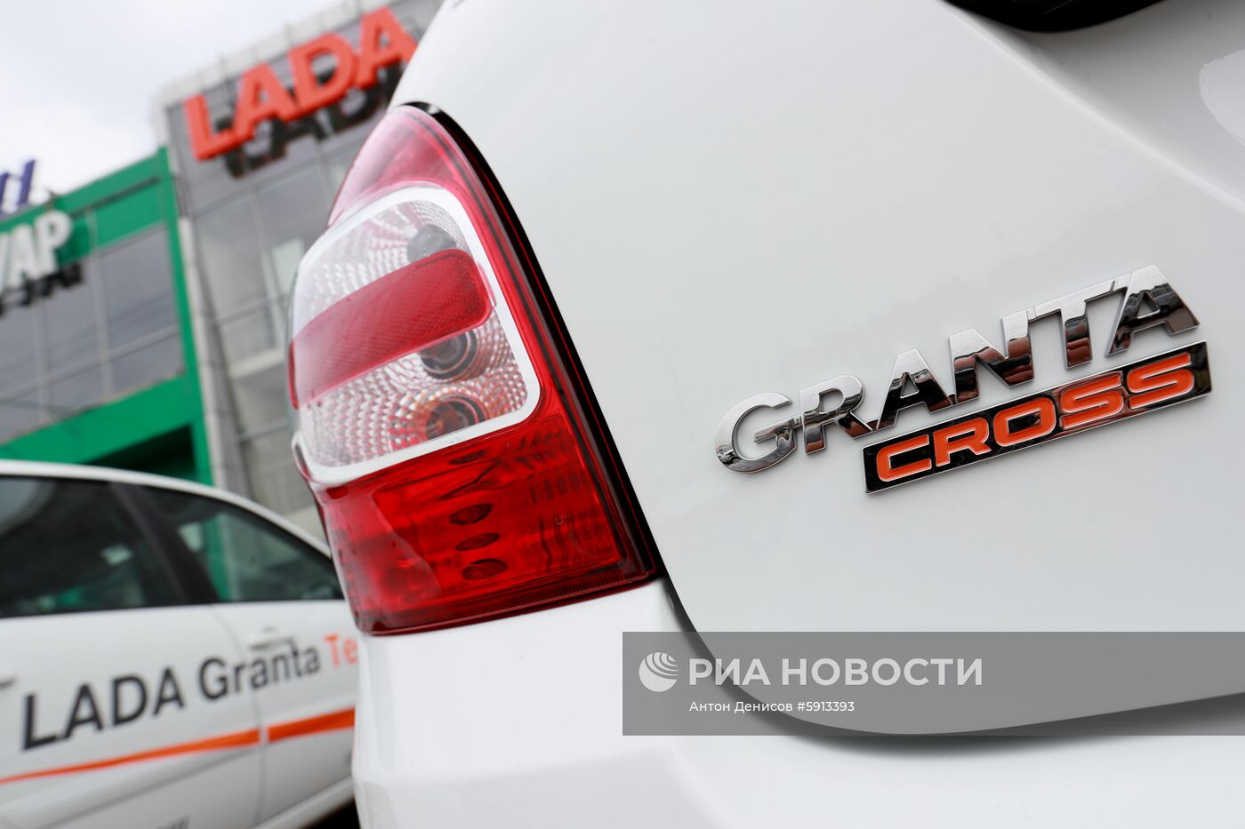 Старт продаж автомобилей Lada Granta Cross